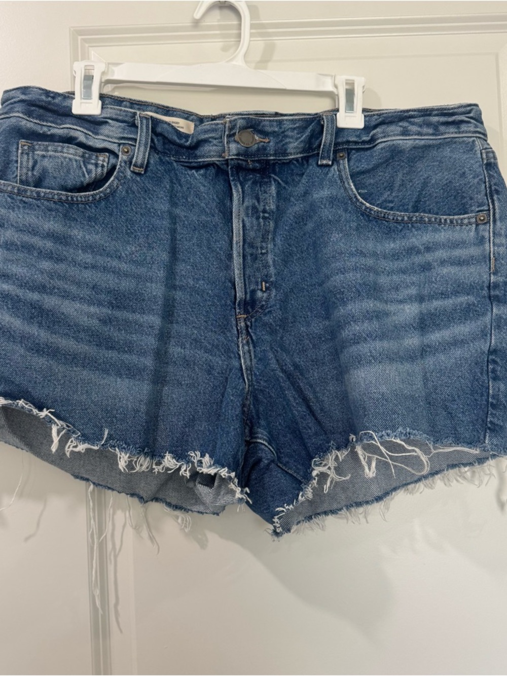 Universal Thread Women's Distressed Frayed Hem Denim Shorts - Blue